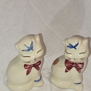 Ceramic Cat Salt and Pepper Shakers with Bows
